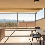 2 Bedroom Gorgeous In Lägenhet Kožino