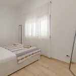 2 Bedroom Gorgeous In Lägenhet
