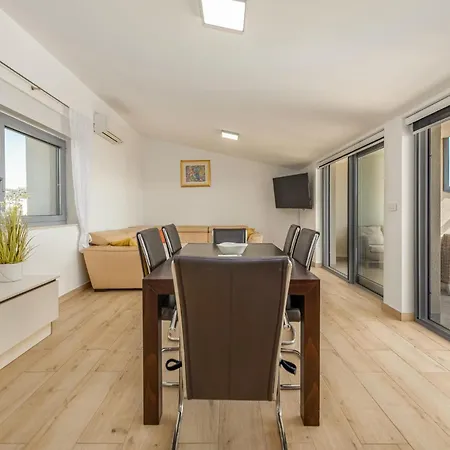 Apartman 2 Bedroom Lovely In Kožino