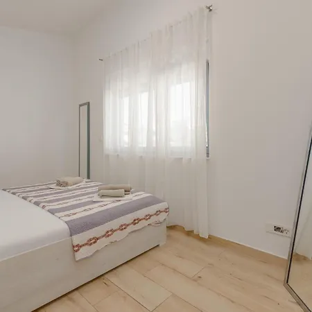 2 Bedroom Lovely In Apartament