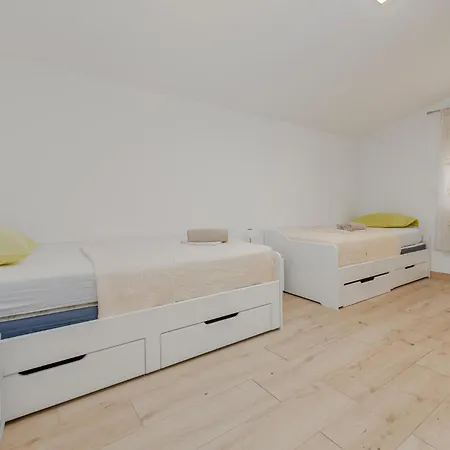 Apartman 2 Bedroom Lovely In Kožino