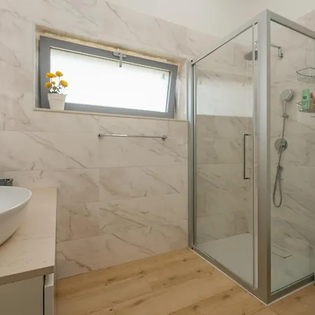 Apartman 2 Bedroom Lovely In Kožino
