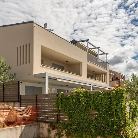 2 Bedroom Lovely In Apartament