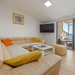 公寓 Stunning In With House Sea View