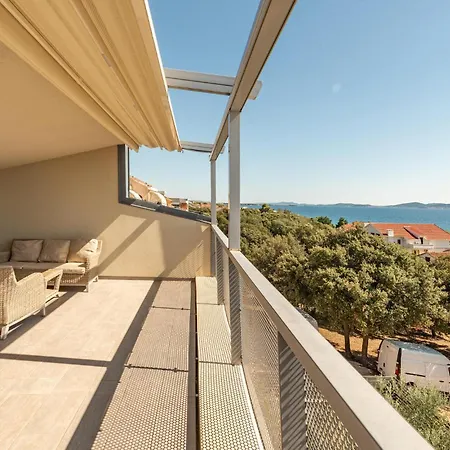 דירה 2 Bedroom Lovely In