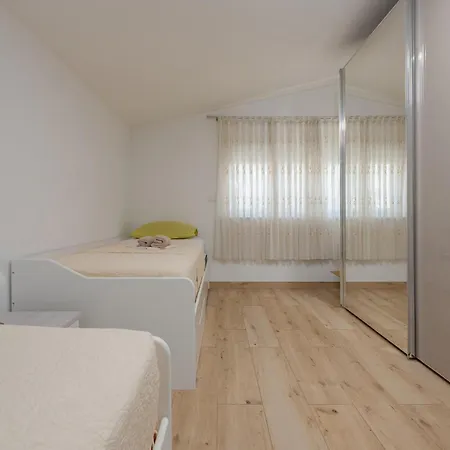 2 Bedroom Gorgeous In *