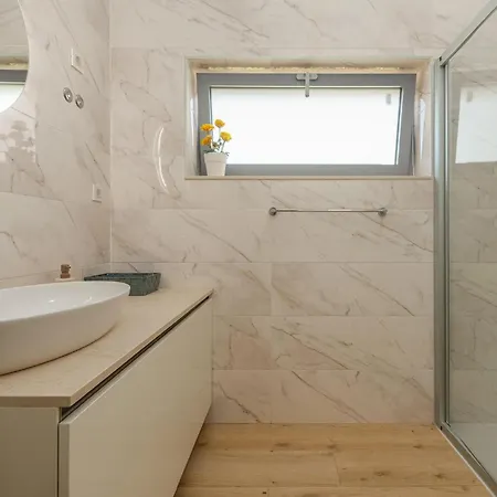 2 Bedroom Gorgeous In