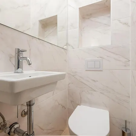 Apartment 2 Bedroom Lovely In