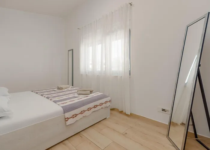 2 Bedroom Gorgeous In דירה