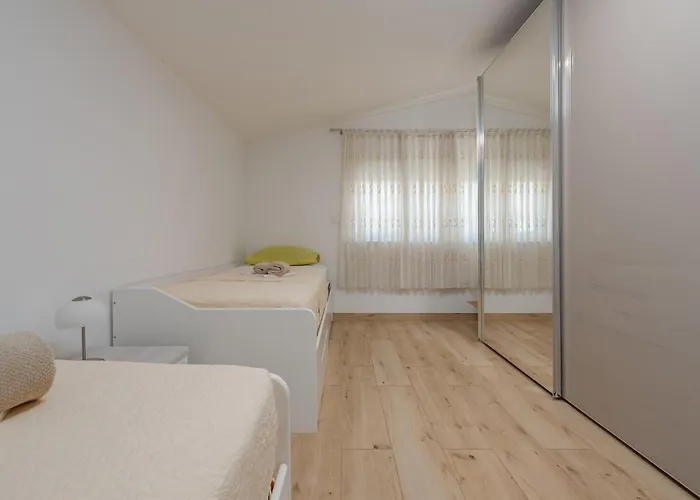 2 Bedroom Gorgeous In *