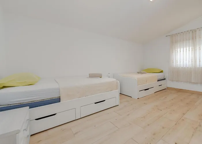 Apartamento 2 Bedroom Gorgeous In Kožino