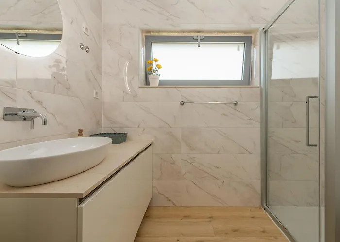 2 Bedroom Gorgeous In