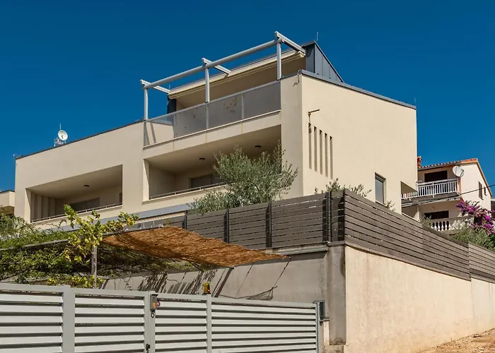 2 Bedroom Gorgeous In *